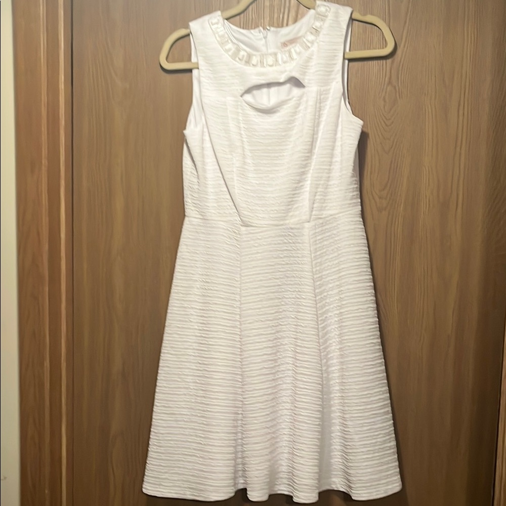 White Sleeveless Dress CB w/gemstone neckline size 6 #10195